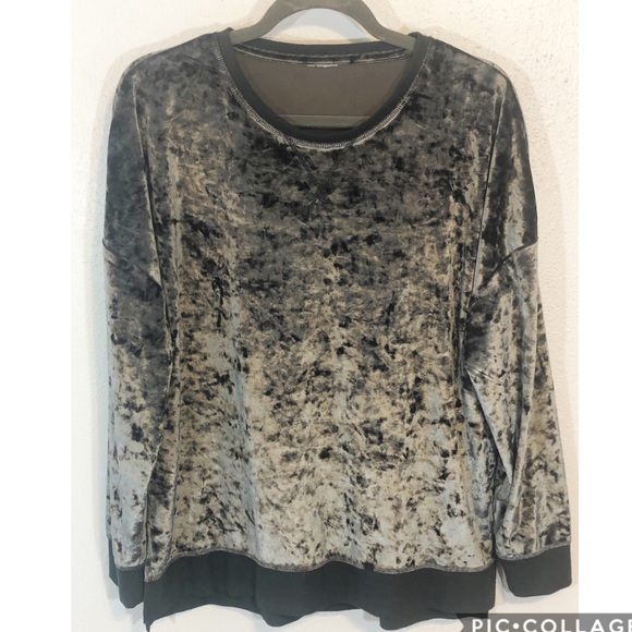 unbranded Tops - Crushed velvet gray sweatshirt size med large